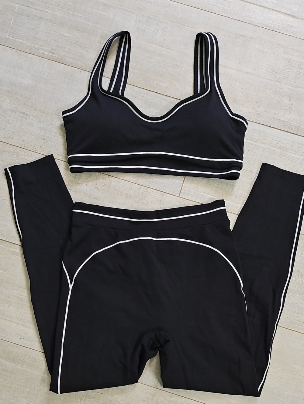 Black Piped Sports Bra & Leggings Set - Women Active Or Sleepwear